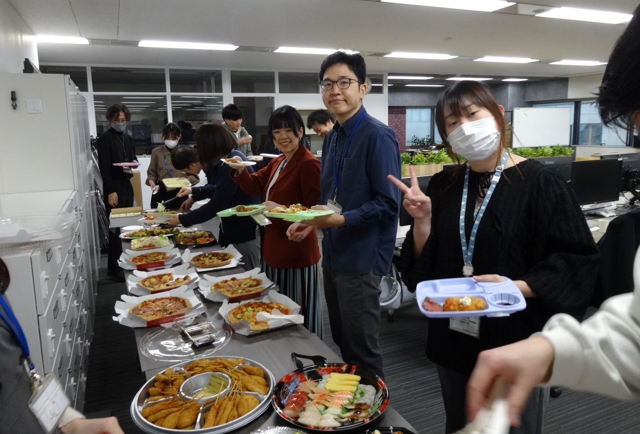 納会